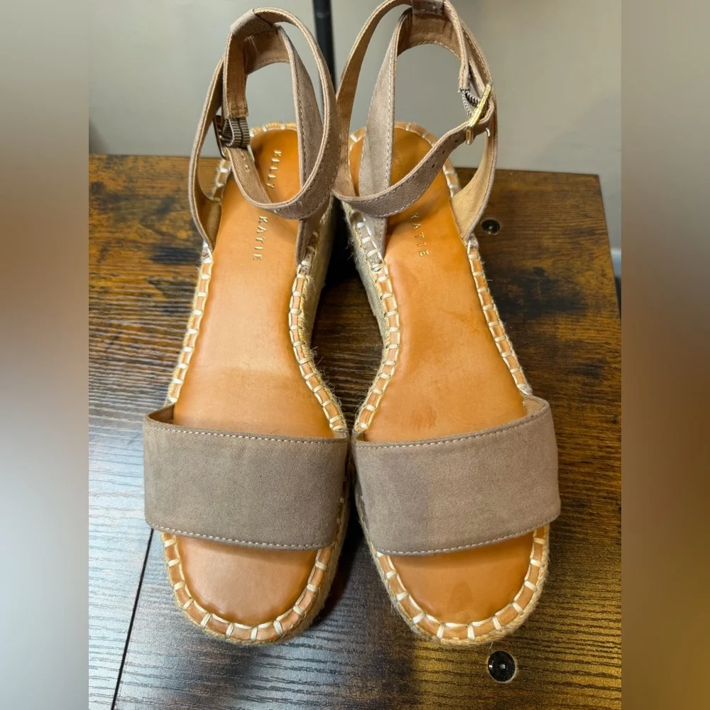 Kelly & Katie Faydrena espadrille wedge sandals microsuede strap size 9